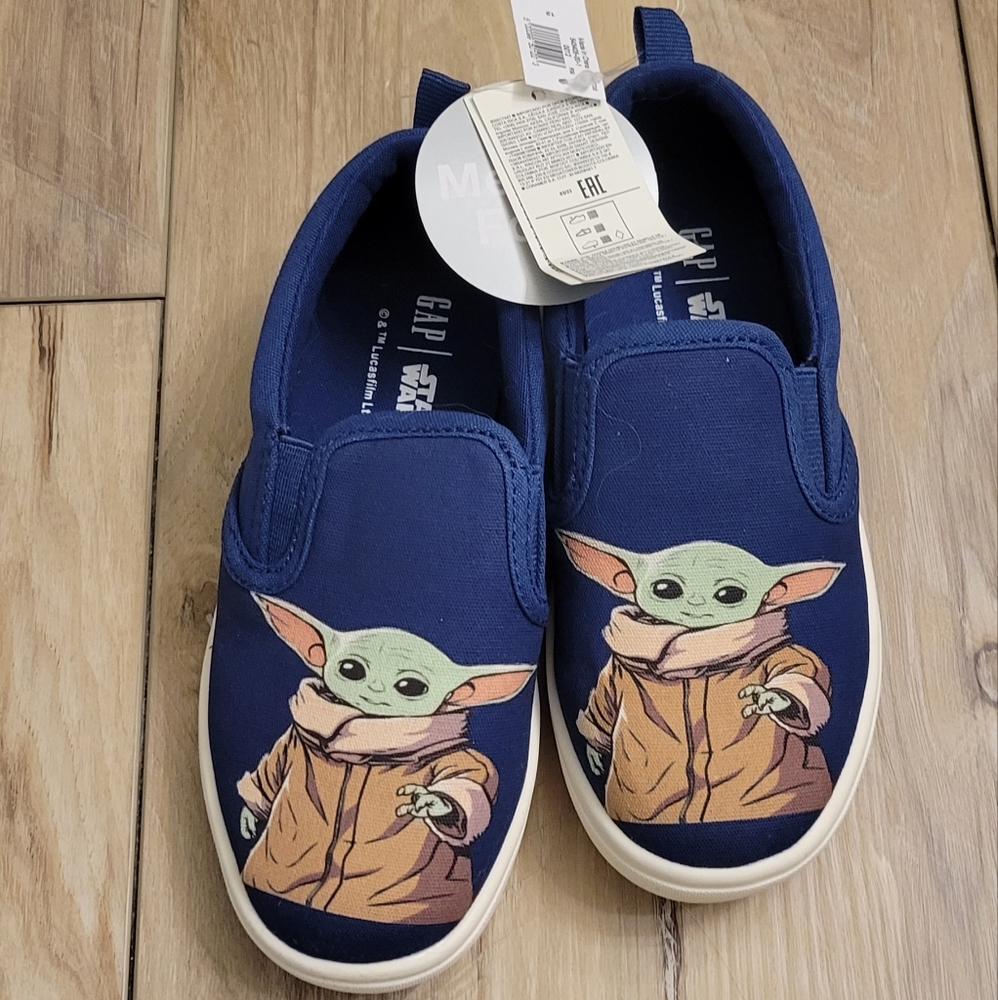 Gap Kids Star Wars™ Grogu™ Slip-On Sneakers size 12